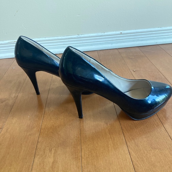 Black heels - Picture 2 of 4